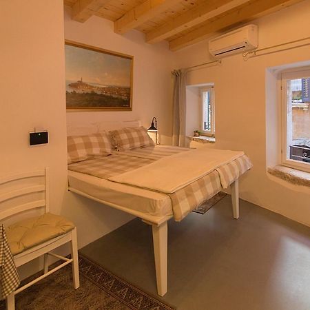 Apartments Casa Vecchia โรวีน ภายนอก รูปภาพ