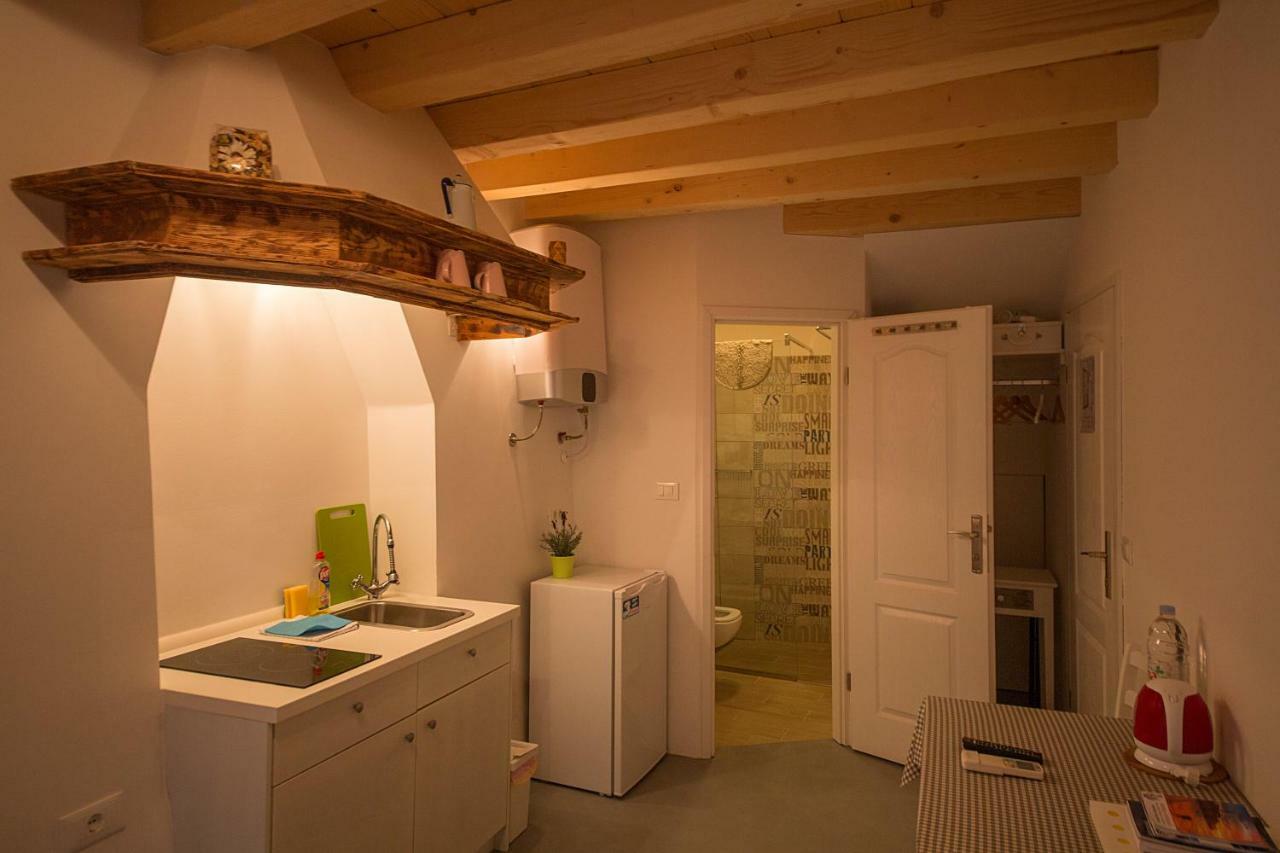 Apartments Casa Vecchia โรวีน ภายนอก รูปภาพ